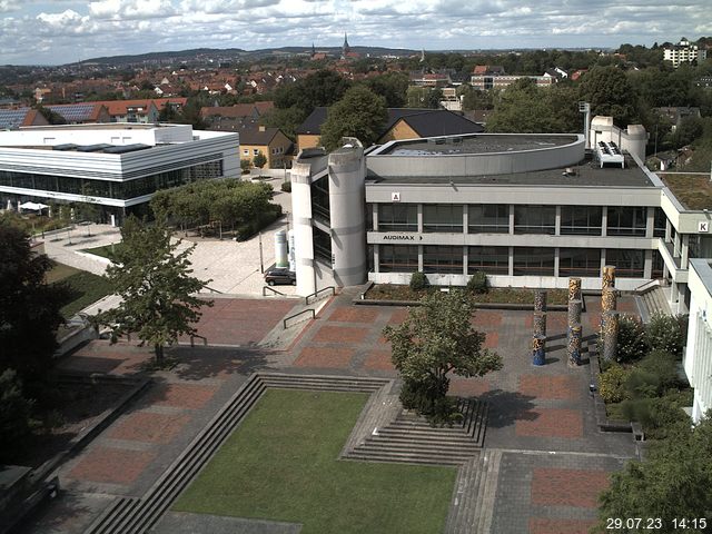 Foto der Webcam: Verwaltungsgebäude, Innenhof mit Audimax, Hörsaal-Gebäude 1