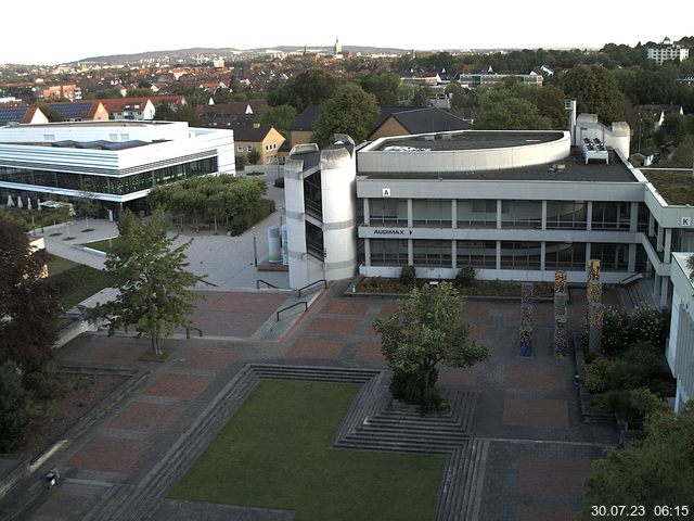 Foto der Webcam: Verwaltungsgebäude, Innenhof mit Audimax, Hörsaal-Gebäude 1