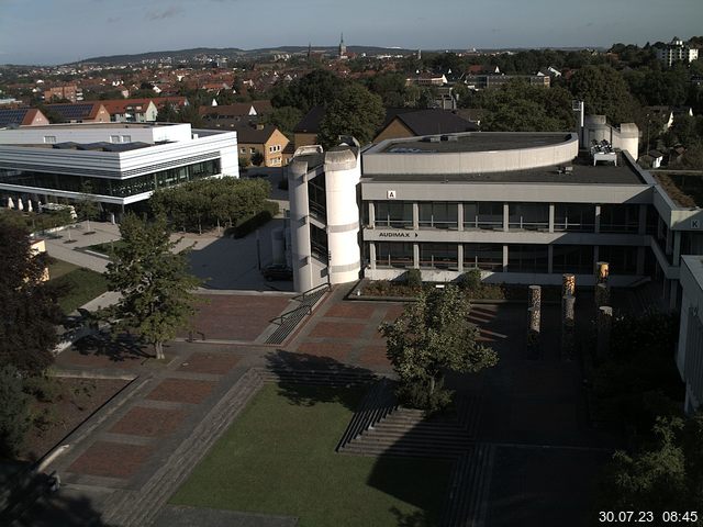 Foto der Webcam: Verwaltungsgebäude, Innenhof mit Audimax, Hörsaal-Gebäude 1