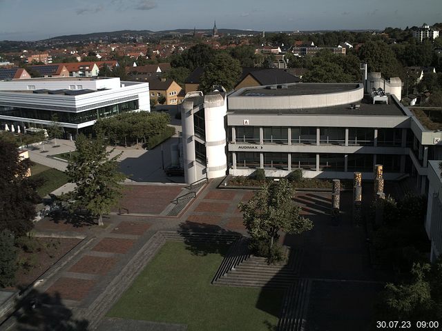 Foto der Webcam: Verwaltungsgebäude, Innenhof mit Audimax, Hörsaal-Gebäude 1