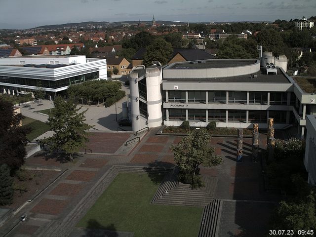 Foto der Webcam: Verwaltungsgebäude, Innenhof mit Audimax, Hörsaal-Gebäude 1