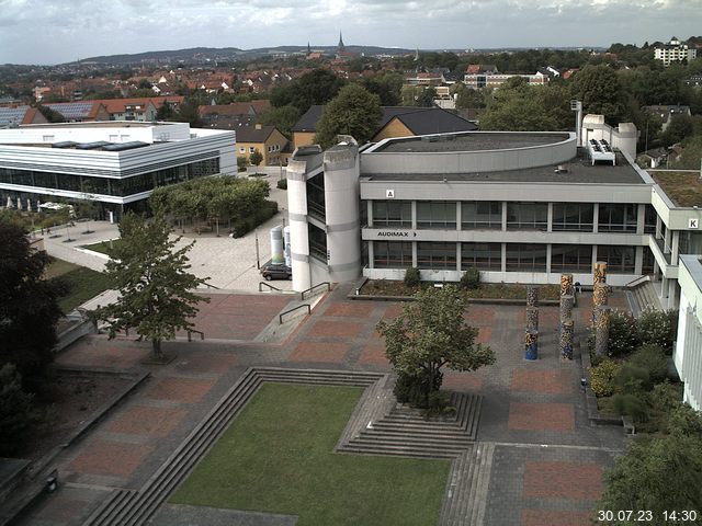 Foto der Webcam: Verwaltungsgebäude, Innenhof mit Audimax, Hörsaal-Gebäude 1