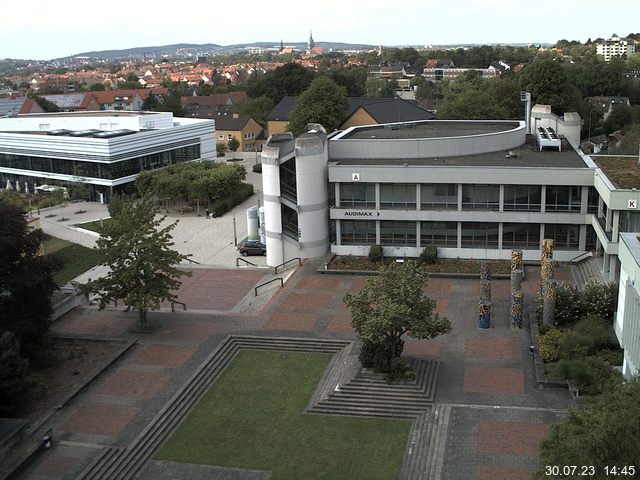 Foto der Webcam: Verwaltungsgebäude, Innenhof mit Audimax, Hörsaal-Gebäude 1