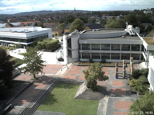 Foto der Webcam: Verwaltungsgebäude, Innenhof mit Audimax, Hörsaal-Gebäude 1