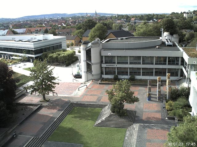 Foto der Webcam: Verwaltungsgebäude, Innenhof mit Audimax, Hörsaal-Gebäude 1