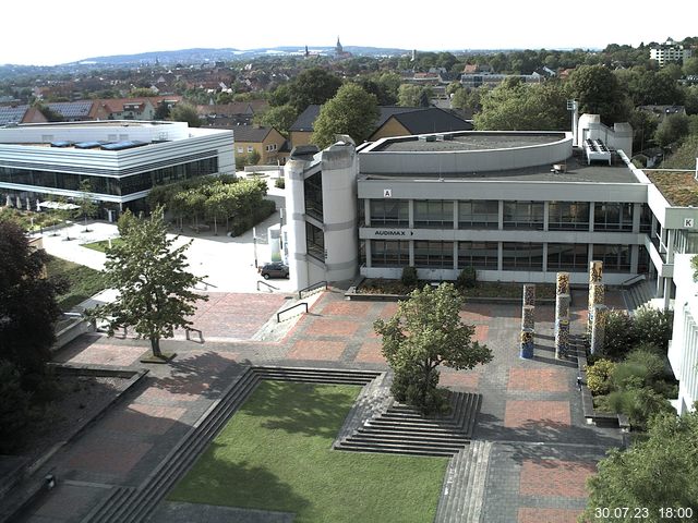 Foto der Webcam: Verwaltungsgebäude, Innenhof mit Audimax, Hörsaal-Gebäude 1