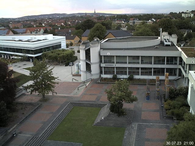 Foto der Webcam: Verwaltungsgebäude, Innenhof mit Audimax, Hörsaal-Gebäude 1