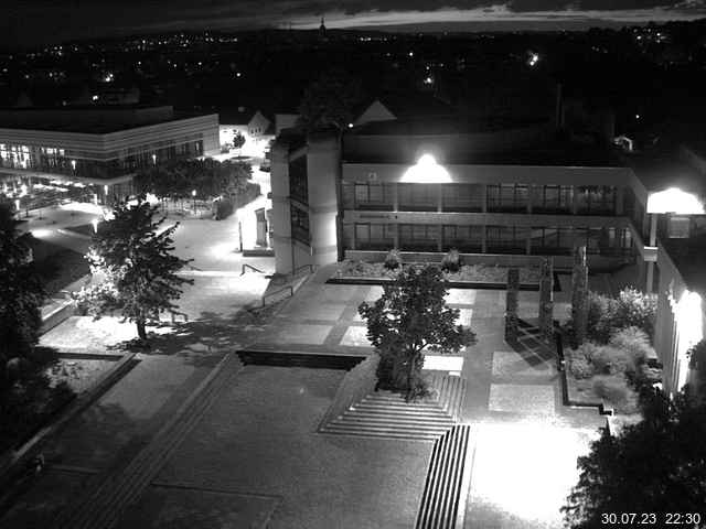 Foto der Webcam: Verwaltungsgebäude, Innenhof mit Audimax, Hörsaal-Gebäude 1