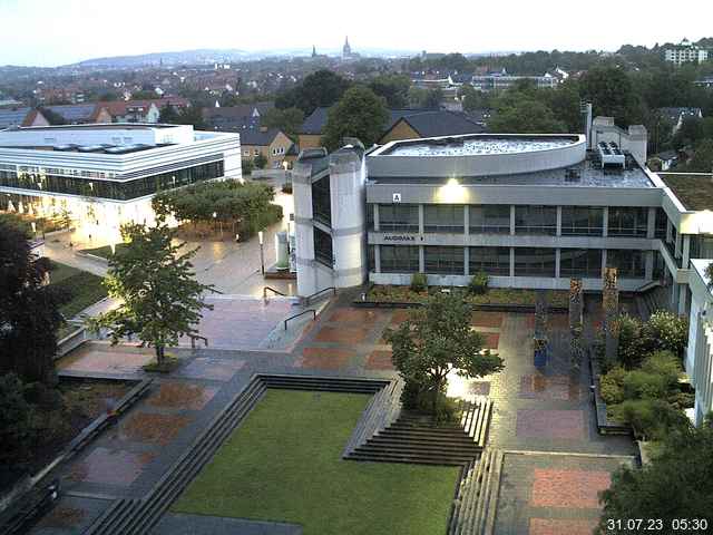 Foto der Webcam: Verwaltungsgebäude, Innenhof mit Audimax, Hörsaal-Gebäude 1