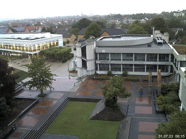 Foto der Webcam: Verwaltungsgebäude, Innenhof mit Audimax, Hörsaal-Gebäude 1