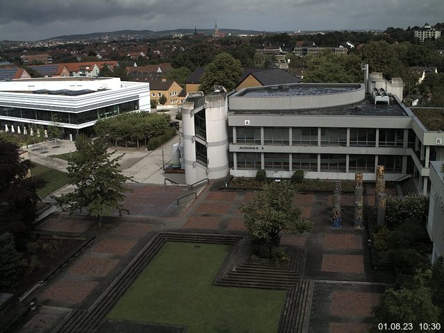 Foto der Webcam: Verwaltungsgebäude, Innenhof mit Audimax, Hörsaal-Gebäude 1