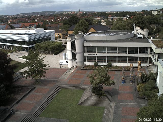 Foto der Webcam: Verwaltungsgebäude, Innenhof mit Audimax, Hörsaal-Gebäude 1