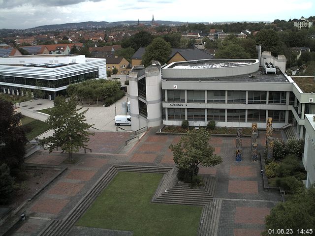 Foto der Webcam: Verwaltungsgebäude, Innenhof mit Audimax, Hörsaal-Gebäude 1