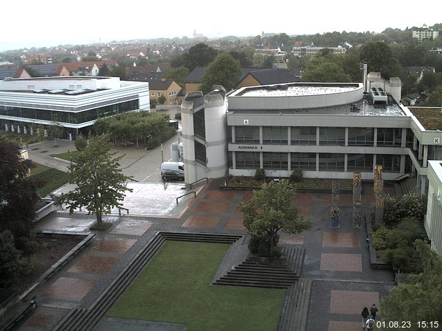 Foto der Webcam: Verwaltungsgebäude, Innenhof mit Audimax, Hörsaal-Gebäude 1