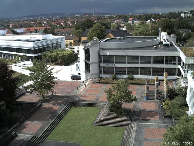 Foto der Webcam: Verwaltungsgebäude, Innenhof mit Audimax, Hörsaal-Gebäude 1