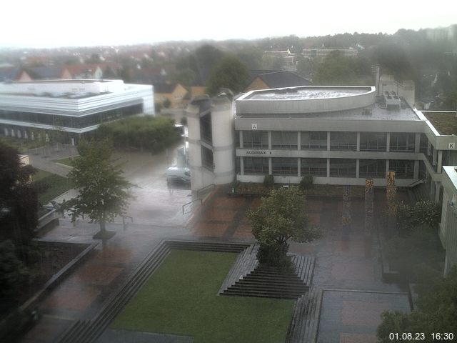 Foto der Webcam: Verwaltungsgebäude, Innenhof mit Audimax, Hörsaal-Gebäude 1