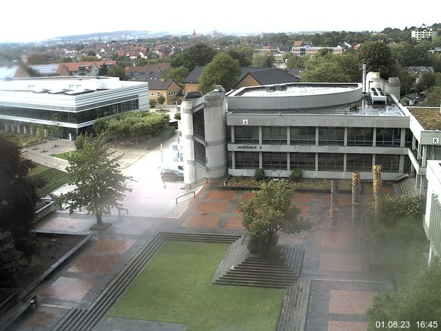 Foto der Webcam: Verwaltungsgebäude, Innenhof mit Audimax, Hörsaal-Gebäude 1