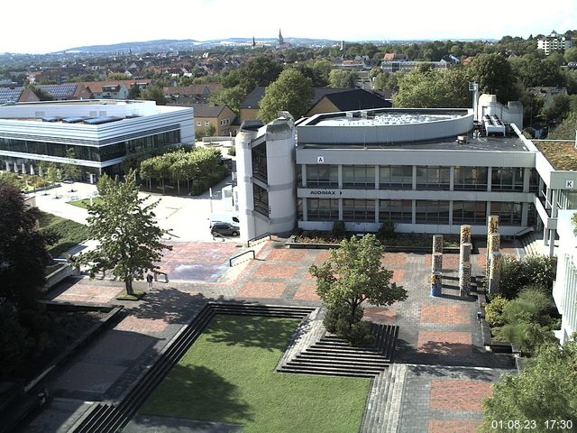 Foto der Webcam: Verwaltungsgebäude, Innenhof mit Audimax, Hörsaal-Gebäude 1