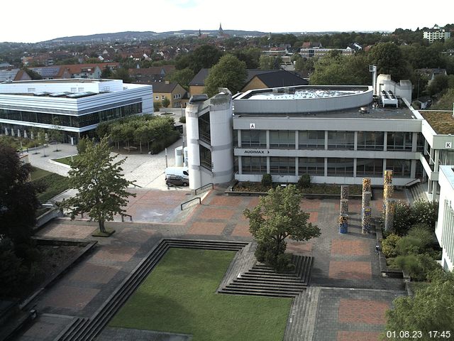 Foto der Webcam: Verwaltungsgebäude, Innenhof mit Audimax, Hörsaal-Gebäude 1