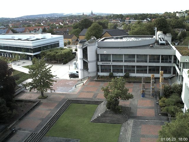 Foto der Webcam: Verwaltungsgebäude, Innenhof mit Audimax, Hörsaal-Gebäude 1