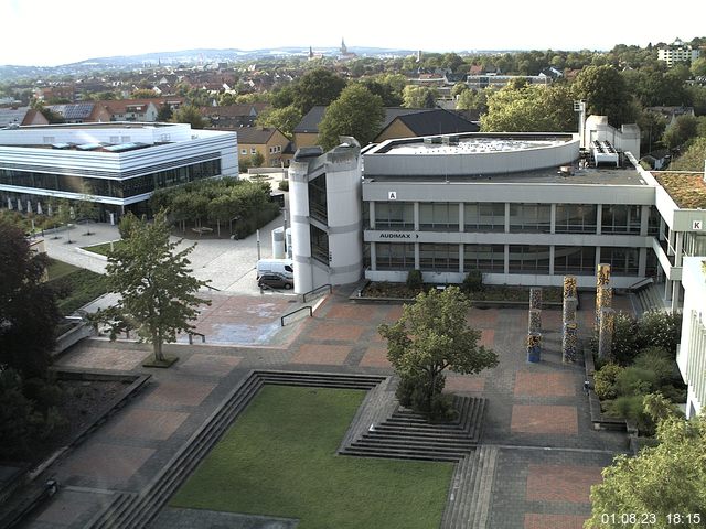 Foto der Webcam: Verwaltungsgebäude, Innenhof mit Audimax, Hörsaal-Gebäude 1