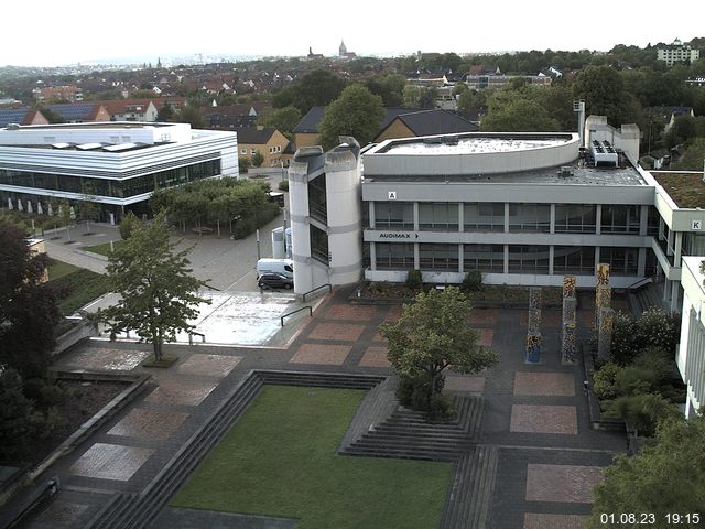 Foto der Webcam: Verwaltungsgebäude, Innenhof mit Audimax, Hörsaal-Gebäude 1