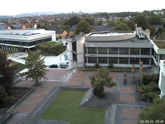 Foto der Webcam: Verwaltungsgebäude, Innenhof mit Audimax, Hörsaal-Gebäude 1