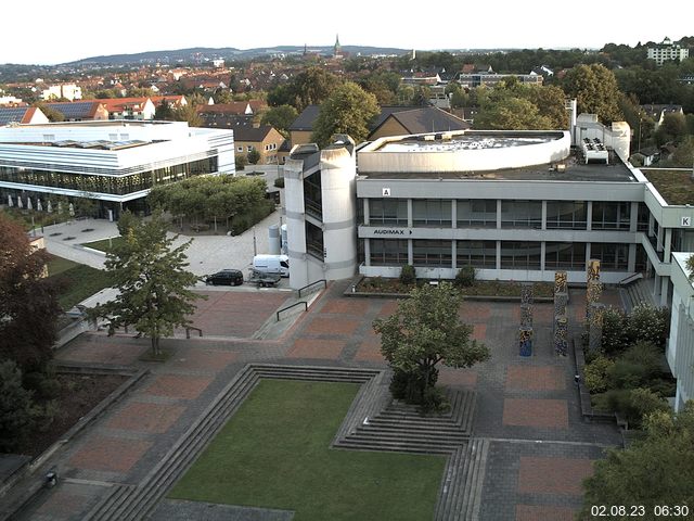 Foto der Webcam: Verwaltungsgebäude, Innenhof mit Audimax, Hörsaal-Gebäude 1