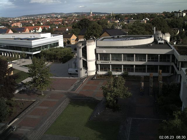 Foto der Webcam: Verwaltungsgebäude, Innenhof mit Audimax, Hörsaal-Gebäude 1