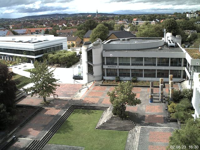 Foto der Webcam: Verwaltungsgebäude, Innenhof mit Audimax, Hörsaal-Gebäude 1