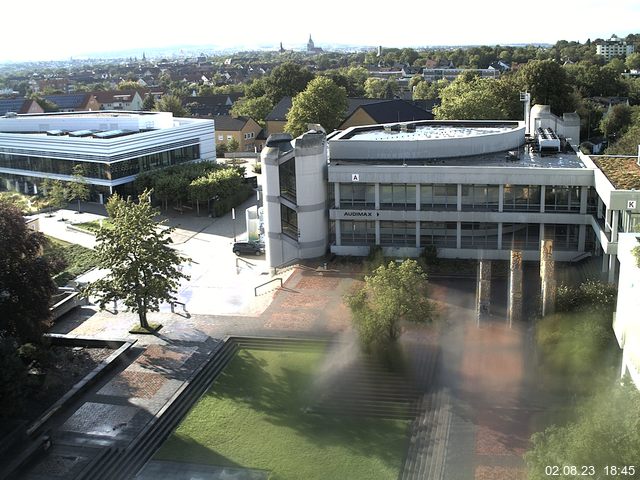 Foto der Webcam: Verwaltungsgebäude, Innenhof mit Audimax, Hörsaal-Gebäude 1