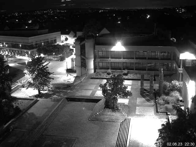 Foto der Webcam: Verwaltungsgebäude, Innenhof mit Audimax, Hörsaal-Gebäude 1