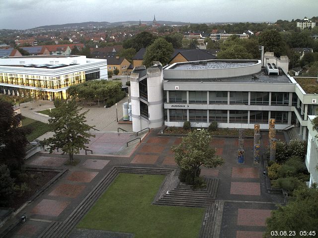 Foto der Webcam: Verwaltungsgebäude, Innenhof mit Audimax, Hörsaal-Gebäude 1