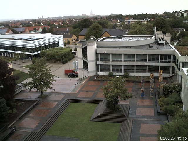 Foto der Webcam: Verwaltungsgebäude, Innenhof mit Audimax, Hörsaal-Gebäude 1