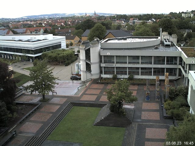 Foto der Webcam: Verwaltungsgebäude, Innenhof mit Audimax, Hörsaal-Gebäude 1