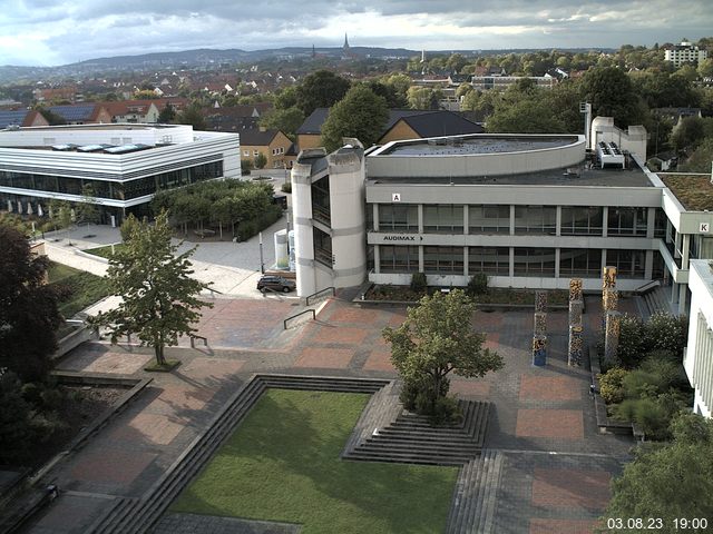 Foto der Webcam: Verwaltungsgebäude, Innenhof mit Audimax, Hörsaal-Gebäude 1