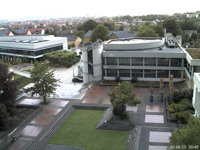 Foto der Webcam: Verwaltungsgebäude, Innenhof mit Audimax, Hörsaal-Gebäude 1