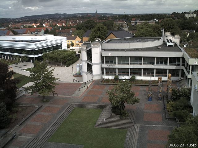 Foto der Webcam: Verwaltungsgebäude, Innenhof mit Audimax, Hörsaal-Gebäude 1