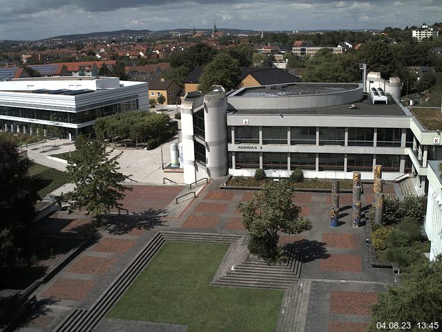 Foto der Webcam: Verwaltungsgebäude, Innenhof mit Audimax, Hörsaal-Gebäude 1