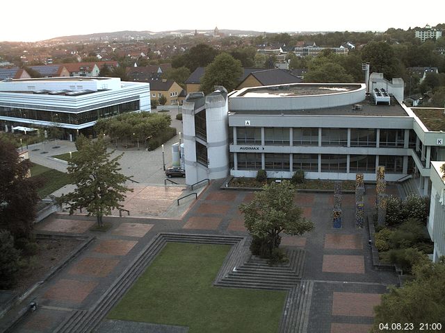 Foto der Webcam: Verwaltungsgebäude, Innenhof mit Audimax, Hörsaal-Gebäude 1