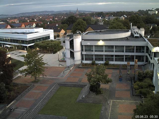 Foto der Webcam: Verwaltungsgebäude, Innenhof mit Audimax, Hörsaal-Gebäude 1