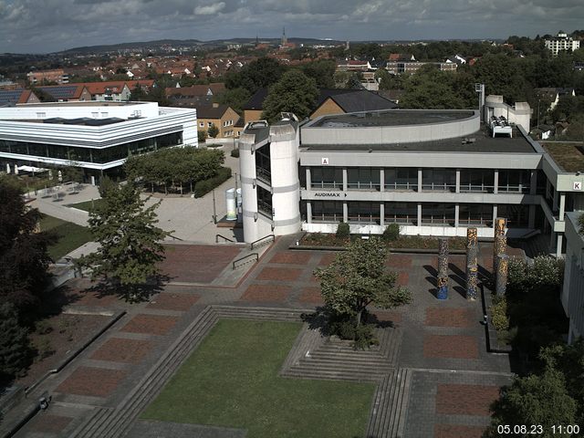 Foto der Webcam: Verwaltungsgebäude, Innenhof mit Audimax, Hörsaal-Gebäude 1