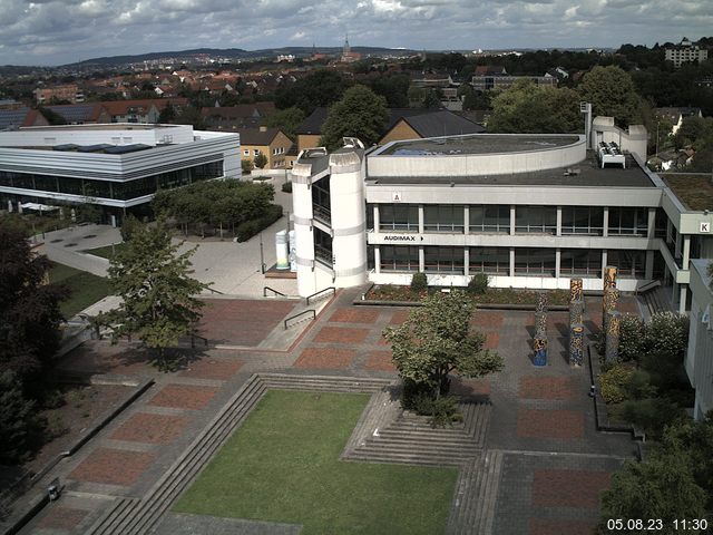 Foto der Webcam: Verwaltungsgebäude, Innenhof mit Audimax, Hörsaal-Gebäude 1