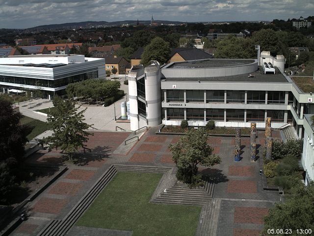 Foto der Webcam: Verwaltungsgebäude, Innenhof mit Audimax, Hörsaal-Gebäude 1