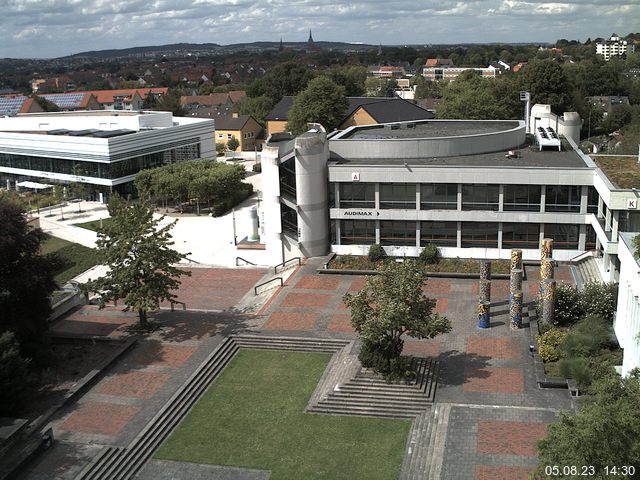 Foto der Webcam: Verwaltungsgebäude, Innenhof mit Audimax, Hörsaal-Gebäude 1