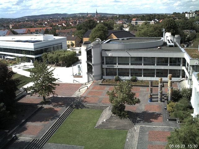 Foto der Webcam: Verwaltungsgebäude, Innenhof mit Audimax, Hörsaal-Gebäude 1