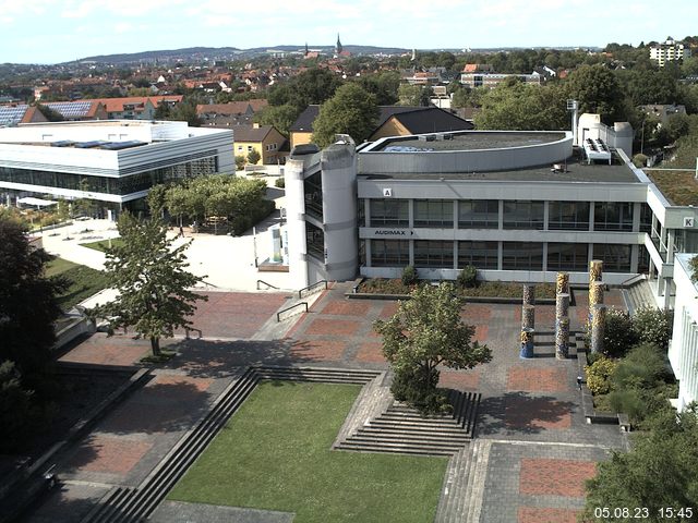 Foto der Webcam: Verwaltungsgebäude, Innenhof mit Audimax, Hörsaal-Gebäude 1