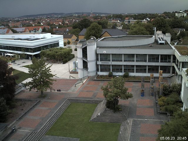 Foto der Webcam: Verwaltungsgebäude, Innenhof mit Audimax, Hörsaal-Gebäude 1