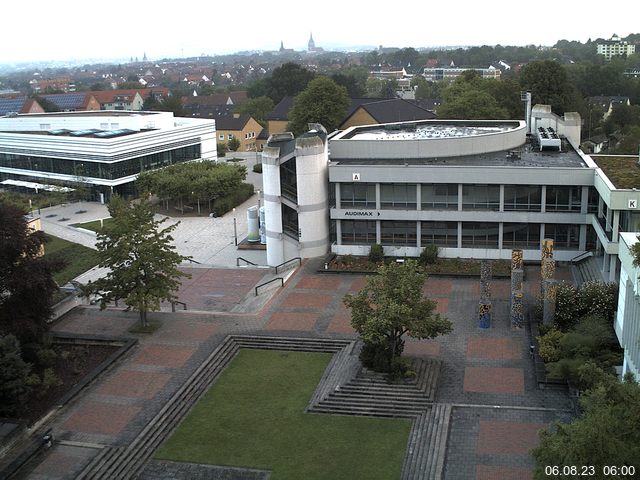 Foto der Webcam: Verwaltungsgebäude, Innenhof mit Audimax, Hörsaal-Gebäude 1