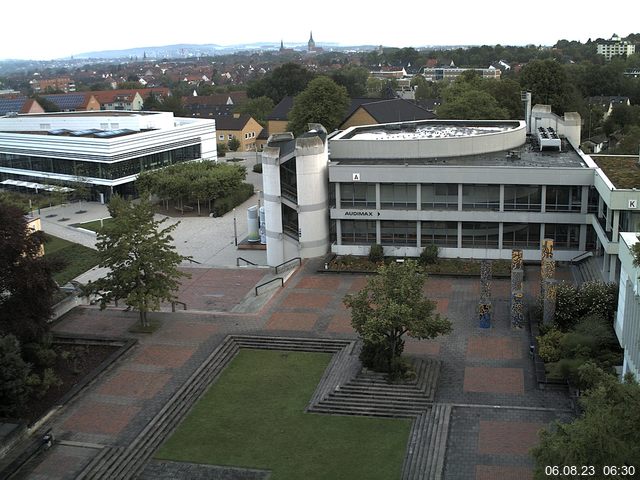 Foto der Webcam: Verwaltungsgebäude, Innenhof mit Audimax, Hörsaal-Gebäude 1